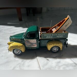 1/25 Scale Model 1947 Studebaker Pickup Truck Toy Car